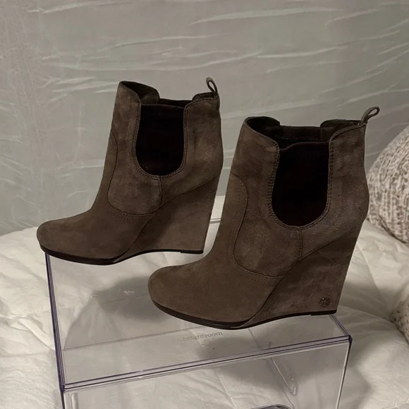 Tory Burch Brown Wedge Ankle Boots in Brown Suede Size 10 - Picture 3 of 8